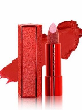 Hank & Henry Satin Matte lipstick in the shade Te Amo